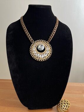 Vintage-style statement necklace jewelry fashion chunky